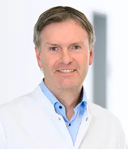 Das Portraitbild zeigt den Direktor des Neurozentrums Westfalen, Dr. Michael Linnebank