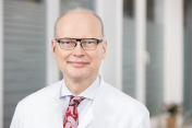  Dr. med. Burkhard Thiel (FEBTS)