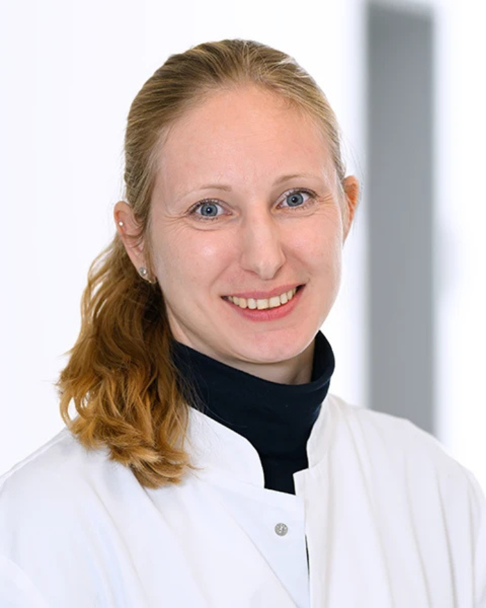 Portraitfoto-Lisa-Pesendorfer-Ärztin-in-der-Neurologischen-Frührehabilitation