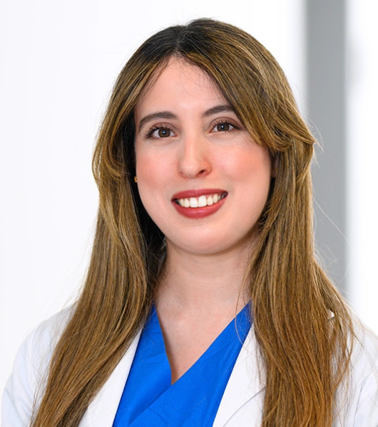 Das Portraitbild zeigt eine Ärztin des Neurozentrums Westfalen, Feriel Bouzouita