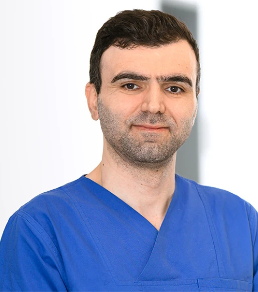 Das Portraitbild zeigt einen Arzt des Neurozentrums Westfalen, Salar Hasan