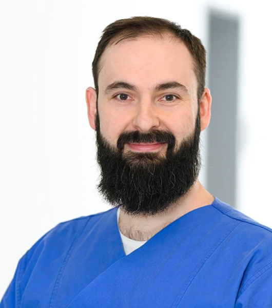 Das Portraitbild zeigt einen Arzt des Neurozentrums Westfalen, Slobodan Stankovic