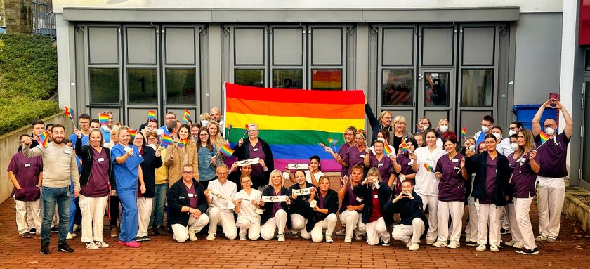 Klinikmitarbeitende unterstützen #onelove