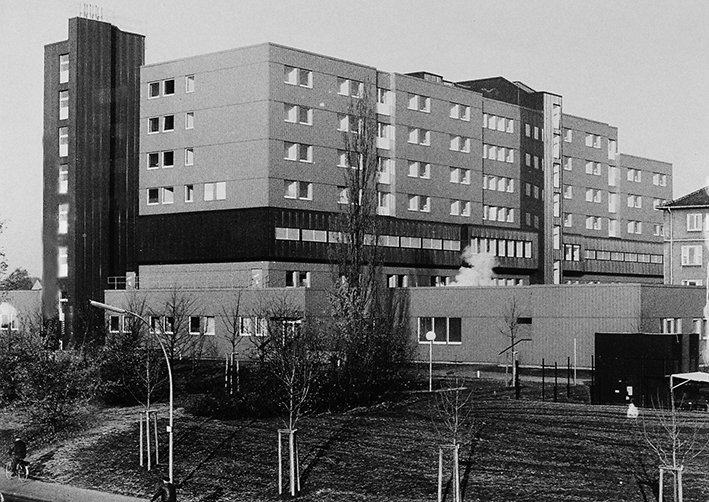 Schwarzweißbild des Hellmig-Krankenhauses Kamen aus dem Jahr 2013