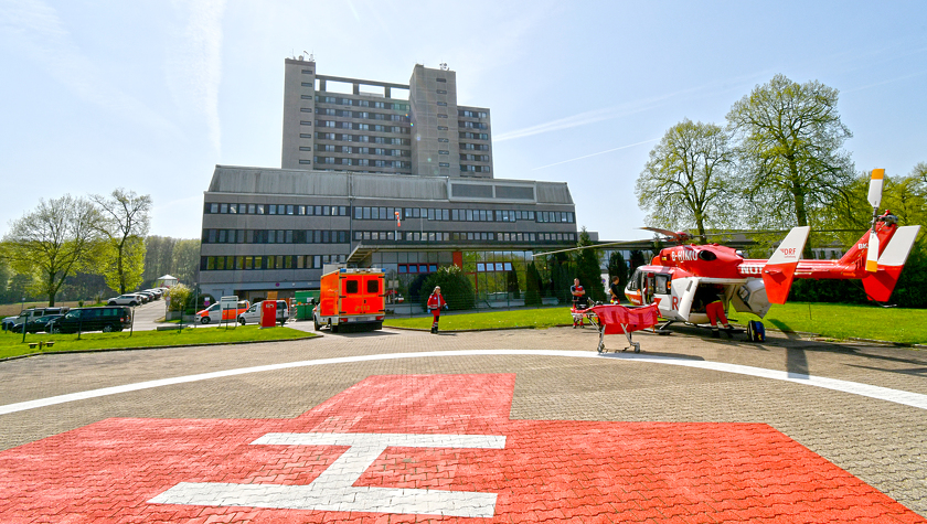 Hubschrauberauf dem Landeplatz am Knappschaftskrankenhaus