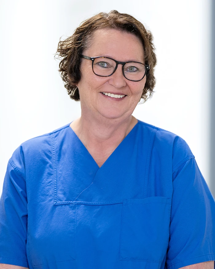 Das Portraitbild zeigt die Leitung des Sozialdiensts der Knappschaft Kliniken Westfalen, Jutta Mack