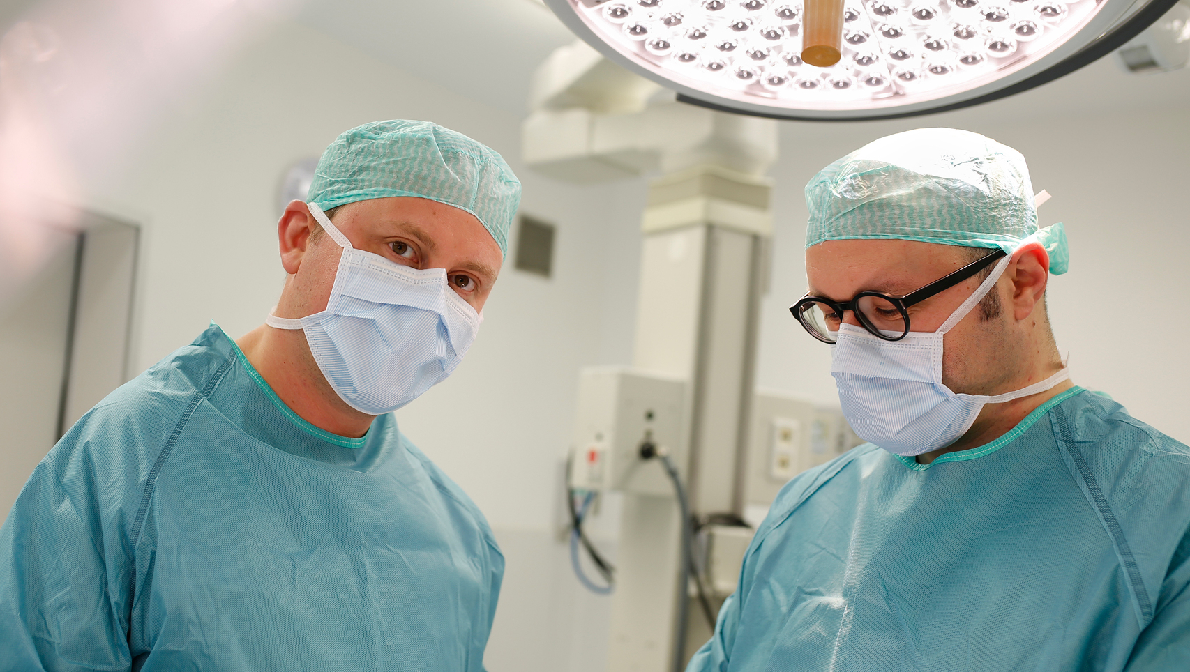 Prof. Dr. Krämer und PD Dr. Sorg im OP