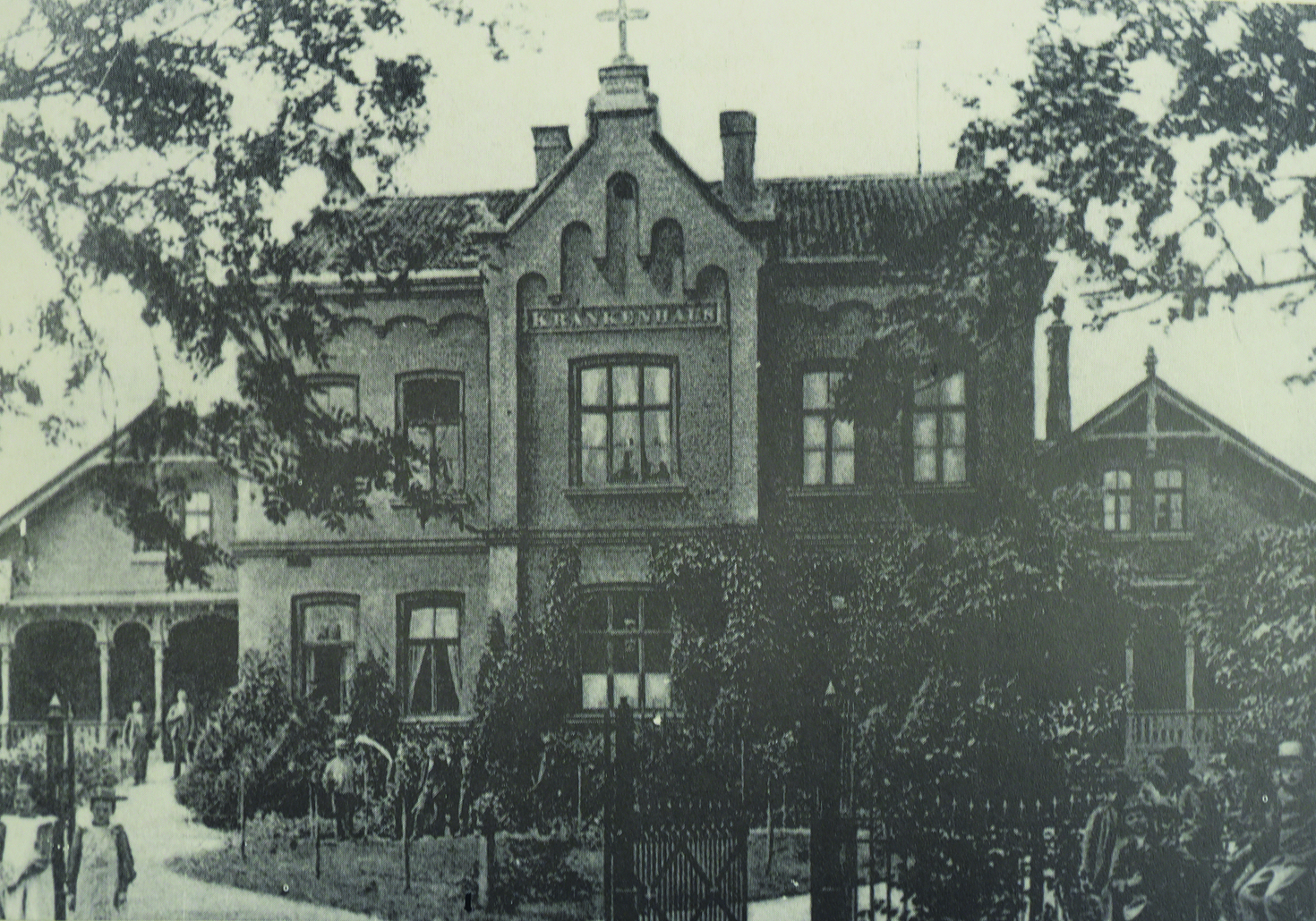 Schwarzweißbild des Kamener Krankenhauses aus dem Jahr 1985