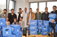 Königsblaue Weihnachtsüberraschung in der Kinderklinik