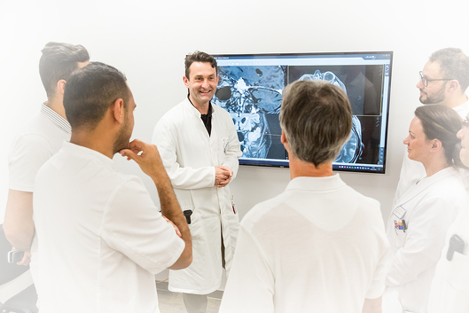 Fallbesprechung in der Klinik für Neurochirurgie