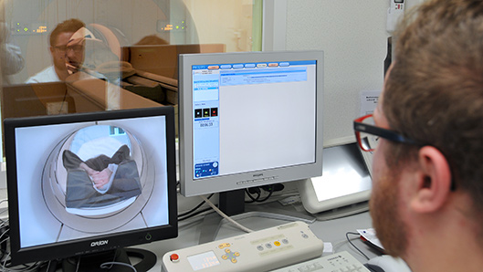 MRT-Untersuchung im Institut für Diagnostische und Interventionelle Radiologie, Neuroradiologie und Nuklearmedizin