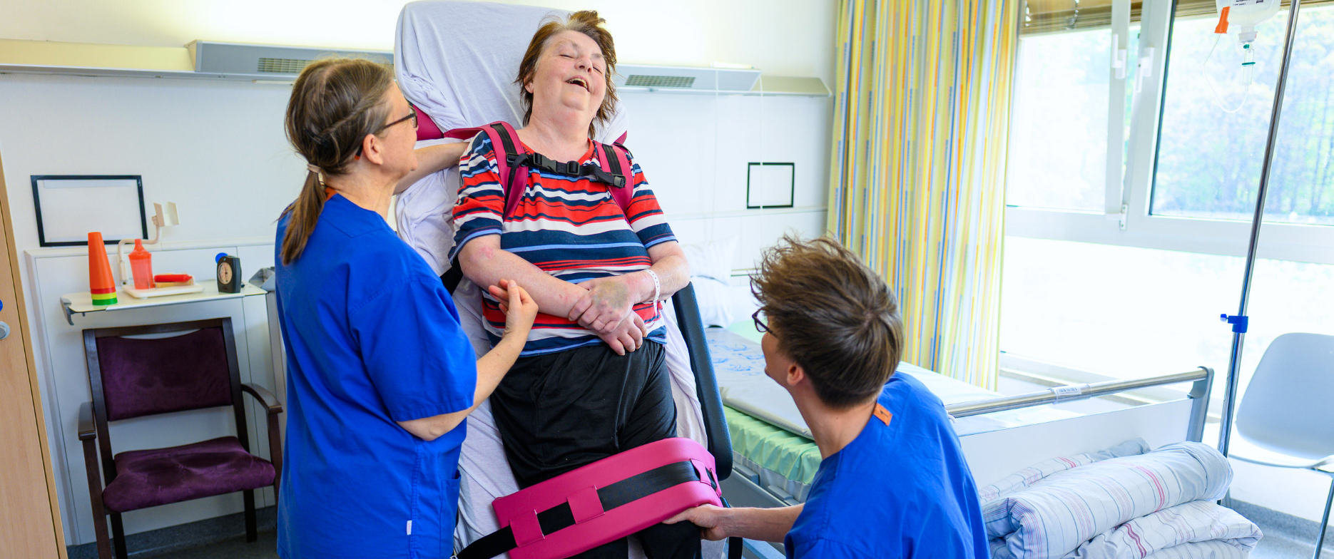 Physiotherapeut behandelt Patient in den Knappschaft Kliniken Westfalen