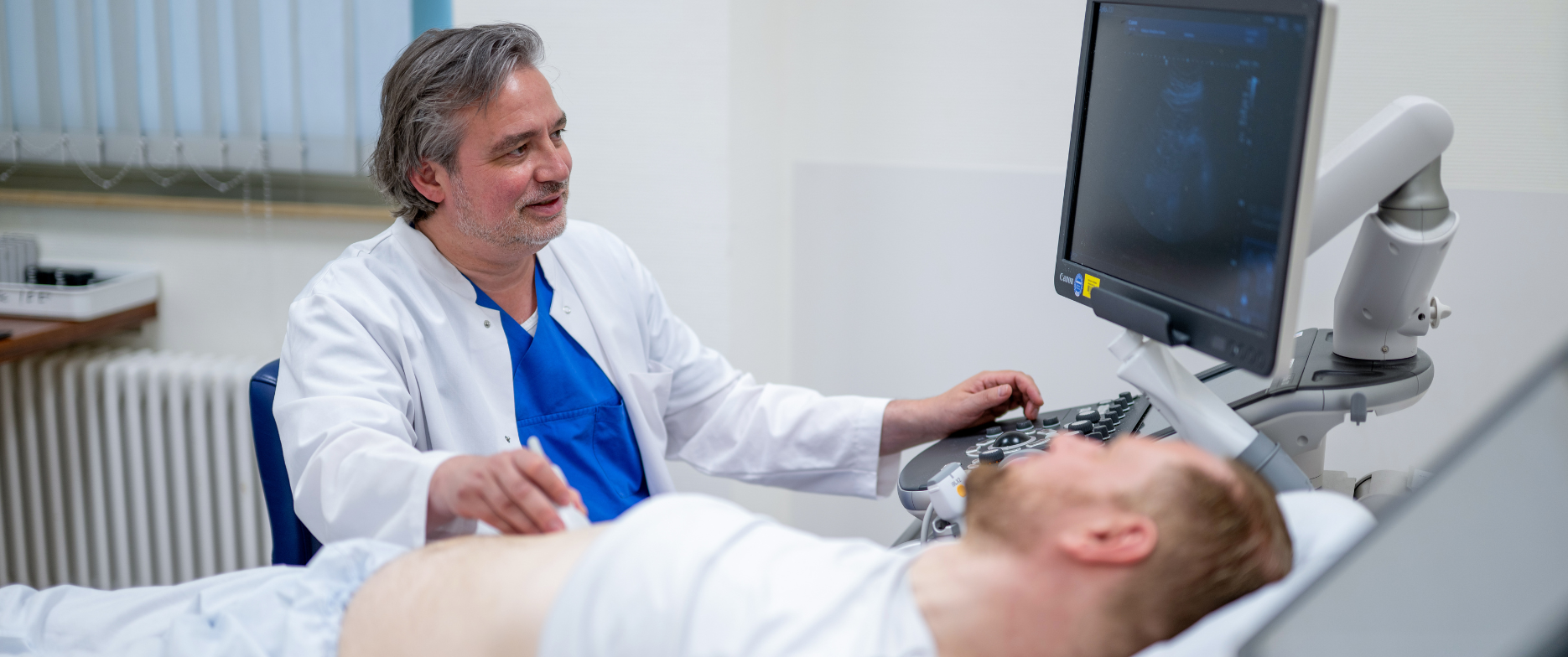 Patient wird von Prof.- Meyer-Olson aus den Knappschaft Kliniken Kamen untersucht