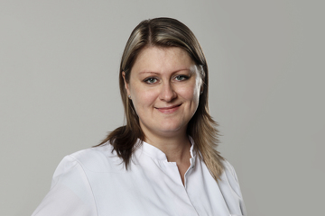 Dr. Martina Papcunarova 