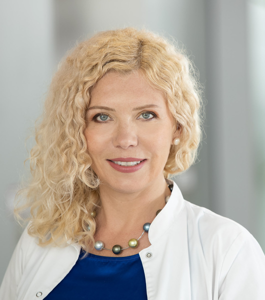 Das Portraitbild zeigt eine Ärztin des Neurozentrums Westfalen, Olga Rutkowski 