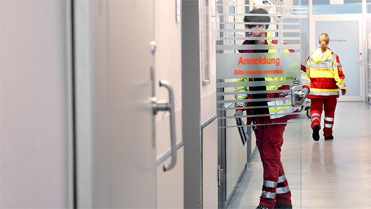 Sanitaeter in der Notaufnahme am Knappschaftskrankenhaus Dortmund 