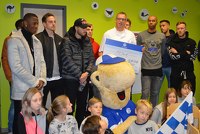 Schalker Fußballer zu Besuch in der Kinderklinik