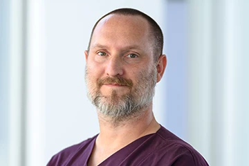 Portraitbild Aufnahme von Tobias Stankewitz Stationsleitung der Gastroenterologie der Knappschaft Kliniken Kamen Portraitbild Aufnahme von Tobias Stankewitz Stationsleitung der Gastroenterologie der Knappschaft Kliniken Kamen