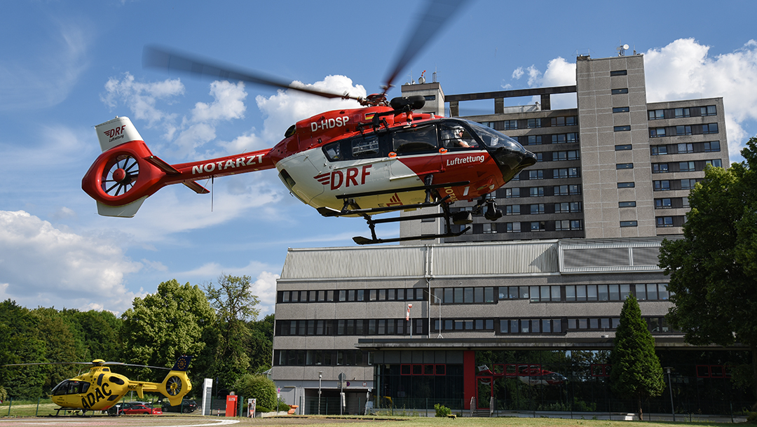 Rettungshubschrauber am Hubschrauberlandeplatz der Knappschaft Kliniken Universitätsklinikum Bochum