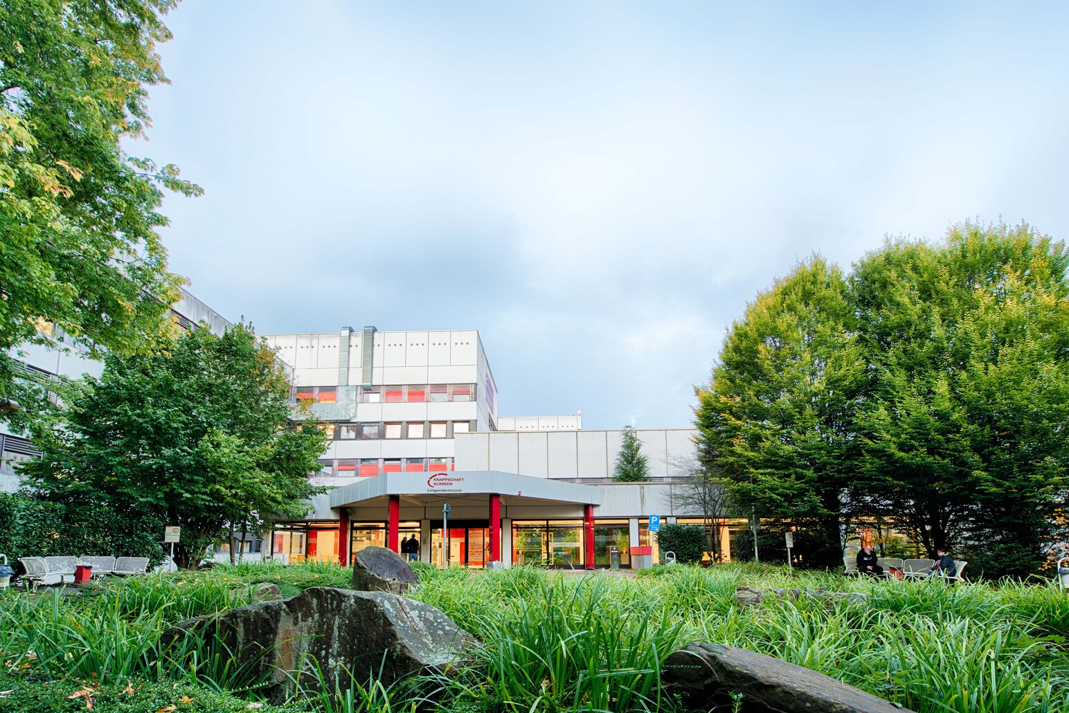 Hausansicht Knappschaft Kliniken Luedo