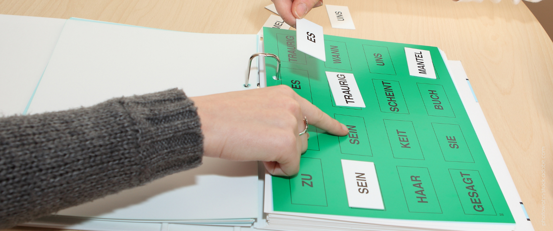 Logopädie in den Knappschaft Kliniken Dortmund Patient macht Sprachübungen