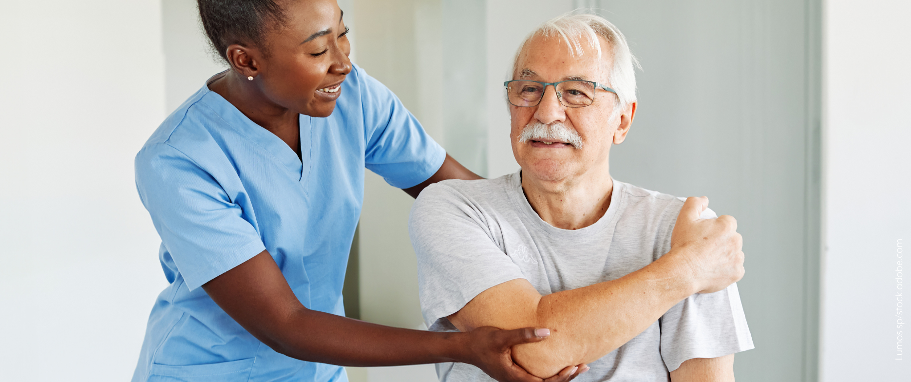 Physiotherapeut behandelt Patient in den Knappschaft Kliniken Westfalen