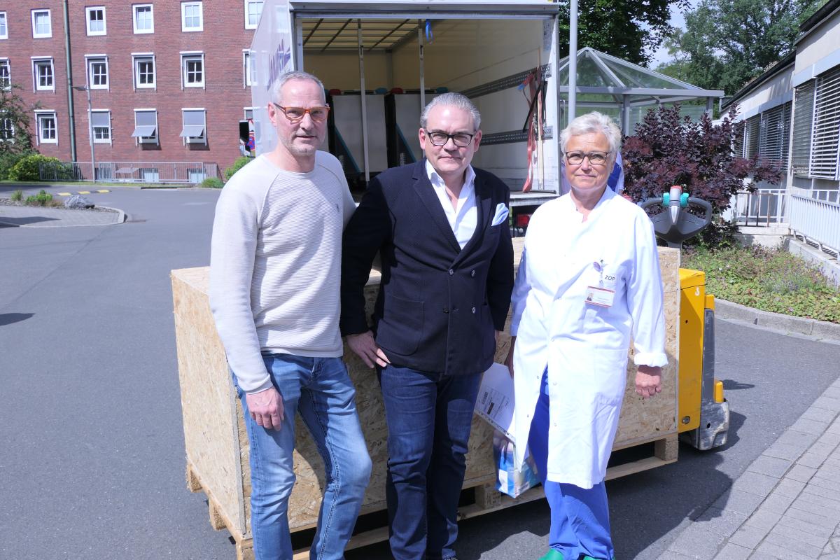 Knappschaft Kliniken Bottrop schicken OP-Tisch nach Tansania