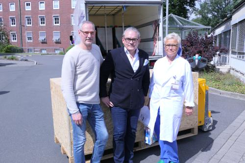 Knappschaft Kliniken Bottrop schicken OP-Tisch nach Tansania