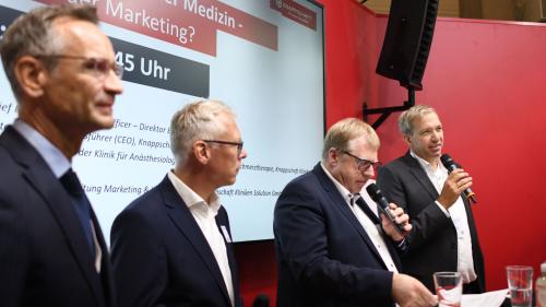 (v.l.n.r.) Prof. Dr. Michael Adamzik, Knappschaft Kliniken Universitätsklinikum Bochum GmbH; Dr. Markus Vogel, Microsoft; Christopher Wittmers, Knappschaft Kliniken Solution GmbH; Andreas Schlüter, Knappschaft Kliniken GmbH HSK2