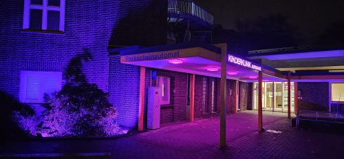 Knappschaft Kliniken Marienhospital Bottrop setzten Zeichen zum Weltfrühgeborenentag  