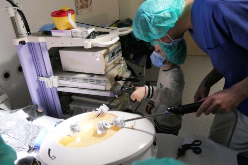 Vorschulkinder erkunden die Knappschaft Kliniken Bottrop - Operation