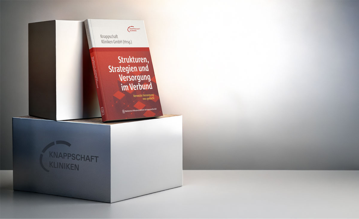 Krankenhausversorgung im Verbund steuern: Knappschaft Kliniken legen Fachbuch vor