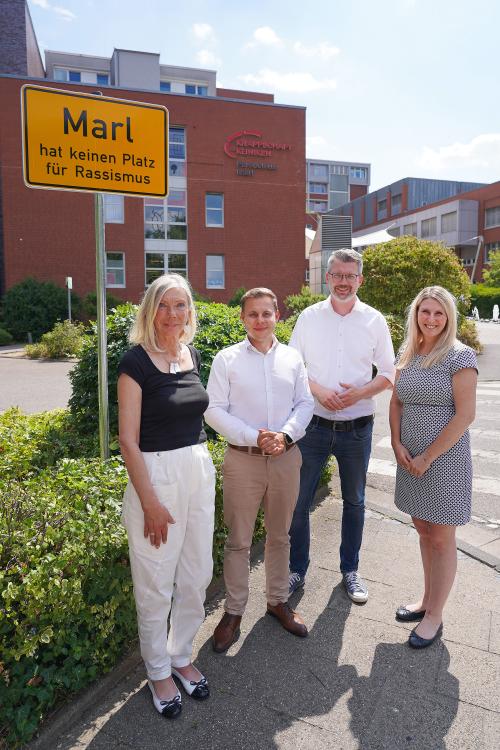 Neues Stadtschild enthüllt - „Marl hat keinen Platz für Rassismus“ 