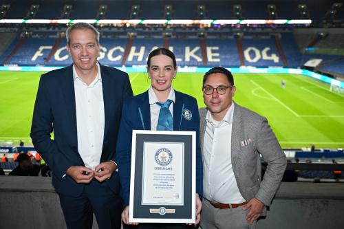 „Kumpelherz“: Knappschaft Kliniken stellen auf Schalke neuen Guinness-Weltrekord auf