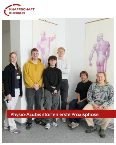 Den ersten Theorieteil haben die angehenden Physiotherapeut*innen, die im Oktober ihre Ausbildung im Verbund der Knappschaft Kliniken gestartet haben, bereits hinter sich und starten nun in die erste der insgesamt drei Praxisphasen. 
Den schulischen Teil absolvieren alle Auszubildenden gemeinsam in Gelsenkirchen-Buer. Die Praxiseinsätze finden in verschiedenen Häusern unseres Verbundes statt. 
Fünf der über 20 Physiotherapeut*innen in Ausbildung werden bei uns von Anfang April bis Ende Juli ihre ersten Praxiserfahrungen im Bereich Orthopädie und Chirurgie sammeln. 
Gestern wurde die Gruppe von unserer Physiotherapeutin Franka Kamitz erstmals in Empfang genommen. Sie begleitete die Auszubildenden durch einen Einführungstag mit allen wichtigen Informationen für einen guten Start bei uns im Haus. 

Wir wünschen einen guten Start!

<a href='https://www.instagram.com/explore/tags/physiotherapie/' target='_blank'>#physiotherapie</a>  <a href='https://www.instagram.com/explore/tags/kkbottrop/' target='_blank'>#kkbottrop</a>  <a href='https://www.instagram.com/explore/tags/knappschaftkliniken/' target='_blank'>#knappschaftkliniken</a>
