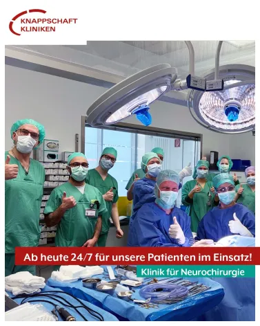 Ab heute ist die Neurochirurgie 24/7 ⏰für unsere Patienten im Einsatz!

Bereits vor ein paar Wochen startete unsere neue Klinik für Neurochirurgie unter der Leitung von Chefarzt Sascha Zink mit der elektiven Behandlung von Patienten und führte seitdem bereits mehrere Operationen an Wirbelsäule und Gehirn durch. 
Seit dem heutigen Tag ist die Neurochirurgie nun im operativen, ambulanten und stationären Bereich vollumfänglich im Einsatz und kann im Notfall von den Leitstellen bzw. Rettungsdiensten 🚑 der Region rund um die Uhr angefahren werden. 

Ein hochspezialisiertes Expertenteam👩‍⚕️👨‍⚕️ bietet den Patienten eine moderne Geräte-Diagnostik, konservative Behandlungsansätze, das Behandlungsspektrum der gesamten operativen Neurochirurgie von Kopf bis Wirbelsäule sowie eine intensivmedizinisch neurochirurgische Behandlung an.