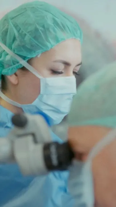 👨‍⚕️❤️ Herzkreislauferkrankungen sind die häufigste Todesursache in Deutschland. Dank modernster, exakter Diagnostik der Netzhaut auf zellulärer Ebene können Herzgefäßerkrankungen allerdings frühzeitig erkannt werden. 

🔬 Durch die detaillierte Analyse feinster Nerven-, Gefäß- und Netzhautstrukturen und die Auswertung spezifischer Biomarker können Herzkreislauferkrankungen erkannt werden, noch bevor Symptome auftreten. 

🩺 Die Integration dieser Technologie in die Praxis wird die Art und Weise, wie Krankheiten diagnostiziert und therapiert werden, komplett verändern. 

<a href='https://www.instagram.com/explore/tags/KnappschaftKliniken/' target='_blank'>#KnappschaftKliniken</a> <a href='https://www.instagram.com/explore/tags/Universitätsklinikum/' target='_blank'>#Universitätsklinikum</a> <a href='https://www.instagram.com/explore/tags/Bochum/' target='_blank'>#Bochum</a> <a href='https://www.instagram.com/explore/tags/Augenklinik/' target='_blank'>#Augenklinik</a> <a href='https://www.instagram.com/explore/tags/Kardiologie/' target='_blank'>#Kardiologie</a> <a href='https://www.instagram.com/explore/tags/Herzkreislauferkrankungen/' target='_blank'>#Herzkreislauferkrankungen</a>