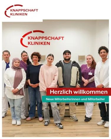 Herzlich willkommen in den Knappschaft Kliniken Vest!

Wir begrüßen insgesamt 22 neue Kolleginnen und Kollegen in unserem Team.

Gemeinsam setzen wir uns für die bestmögliche Versorgung unserer Patienten ein – schön, dass ihr nun Teil unseres Teams seid!

Auf eine erfolgreiche Zusammenarbeit!

<a href='https://www.facebook.com/watch/hashtag/knappschaftklinikenrecklinghausen' target='_blank'>#knappschaftklinikenrecklinghausen</a> <a href='https://www.facebook.com/watch/hashtag/knappschaftklinikenparacelsusmarl' target='_blank'>#knappschaftklinikenparacelsusmarl</a> <a href='https://www.facebook.com/watch/hashtag/herzlichwillkommen' target='_blank'>#herzlichwillkommen</a> <a href='https://www.facebook.com/watch/hashtag/neuemitarbeiter' target='_blank'>#neuemitarbeiter</a> <a href='https://www.facebook.com/watch/hashtag/gesundheitswesen' target='_blank'>#gesundheitswesen</a>