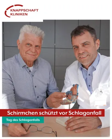 Roland Baude (69) musste sein Leben lang keine Medikamente nehmen. Das änderte sich, als sein Puls im Ruhezustand auf 165 Schläge pro Minute stieg. Die Diagnose lautete: Vorhofflimmern.

Dies ist die häufigste Form der Herzrhythmusstörung, die weltweit Millionen von Menschen betrifft. Bei der Erkrankung schlägt das Herz unregelmäßig und oft schneller als normal. Außerdem führt sie immer zu einem erhöhten Risiko für Schlaganfälle. Anlässlich des heutigen Tag des Schlaganfalls zeigt Kardiologie-Chefarzt Prof. Dr. Frank Weidemann eine Lösung auf, die das Schlaganfall-Risiko senkt.

Das Vorhofflimmern konnte bei Roland Baude zunächst durch das Verfahren der „Ablation“ in den Knappschaft Kliniken Recklinghausen therapiert werden. Nach der Prozedur war der Puls wieder dauerhaft auf Normalniveau. Das Schlaganfallrisiko bleibt jedoch weiterhin bestehen. Zudem ist auch die Einnahme blutverdünnender Medikamente lebenslang notwendig. Für Roland Baude war dies unvorstellbar. 

Zum Glück gibt es eine Lösung, die das dauerhafte Einnehmen von blutverdünnenden Medikamenten verzichtbar macht: der Einsatz des Vorhofohrschirmchen, wie Prof. Dr. Weidemann erklärt.

„Es handelt sich dabei um ein kleines Verschlussimplantat, das in das Vorhofohr des Herzens eingesetzt wird und es dauerhaft verschließt. So wird verhindert, dass Blutgerinnsel in den Blutkreislauf gelangen. „Damit ist die Gefahr des Schlaganfalls gebannt.“

Sportarten wie Reiten, Klettern oder Kampfsport sind dann wieder möglich – ohne die Gefahr, bei einem Sturz schnell Blutergüsse zu bekommen. „Zwei aktuelle Studien belegen die hervorragende Langzeitwirkung des Vorhofohrschirmchens“, so der Chefarzt. 

„Die meisten der Patienten konnten die Blutverdünner absetzen, nachdem ihnen ein Schirmchen eingesetzt wurde.“ Nach dem erfolgreichen Verschluss des Vorhofohrs sind keine weiteren Behandlungen notwendig.

<a href='https://www.facebook.com/watch/hashtag/tagdesschlaganfalls' target='_blank'>#tagdesschlaganfalls</a> <a href='https://www.facebook.com/watch/hashtag/knappschaftkliniken' target='_blank'>#knappschaftkliniken</a> <a href='https://www.facebook.com/watch/hashtag/knappschaftklinikenrecklinghausen' target='_blank'>#knappschaftklinikenrecklinghausen</a>
<a href='https://www.facebook.com/watch/hashtag/kardiologie' target='_blank'>#kardiologie</a> <a href='https://www.facebook.com/watch/hashtag/vorhofohrschirmchen' target='_blank'>#vorhofohrschirmchen</a> <a href='https://www.facebook.com/watch/hashtag/schlaganfall' target='_blank'>#schlaganfall</a>
