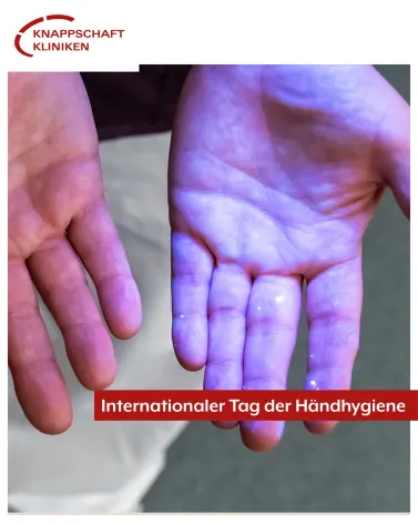 Tag der Händehygiene 🖐🧼

🏥 Der 5. Mai ist der Welttag der Händehygiene er wurde von der Weltgesundheitsorganisation ins Leben gerufen, um auf die Wichtigkeit der richtigen Händehygiene in Kindergärten, Schulen, Altenheime, Krankenhäuser sowie anderen Einrichtungen der Gesundheitsfürsorge aufmerksam zu machen 

🤝 Für uns im Krankenhaus ist neben der richtigen Händehygiene auch die gewissenhafte Handpflege sehr wichtig, da häufiges Händewaschen und Desinfektion die Hautbarriere stark beanspruchen. Hygiene und Pflege gehen daher bei uns Hand in Hand.

🔦 Unter Schwarzlicht kann man übrigens kontrollieren, ob bei der Händedesinfektion wirklich alle Stellen ausreichend desinfiziert wurden. 

❓Übrigens: Wisst ihr warum ausgerechnet der 5.5. Tag der Händehygiene ist? 🖐

<a href='https://www.instagram.com/explore/tags/KnappschaftKliniken/' target='_blank'>#KnappschaftKliniken</a> <a href='https://www.instagram.com/explore/tags/Universitätsklinikum/' target='_blank'>#Universitätsklinikum</a> <a href='https://www.instagram.com/explore/tags/Bochum/' target='_blank'>#Bochum</a> <a href='https://www.instagram.com/explore/tags/Hygiene/' target='_blank'>#Hygiene</a> <a href='https://www.instagram.com/explore/tags/Händehygiene/' target='_blank'>#Händehygiene</a> <a href='https://www.instagram.com/explore/tags/tagderhändehygiene2025/' target='_blank'>#tagderhändehygiene2025</a>