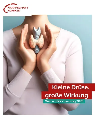 Kleine Drüse, große Verantwortung

👉 Wir rücken ein Organ in den Mittelpunkt, das oft still leidet: die Schilddrüse.
Ob Hypothyreose, Hyperthyreose oder Schilddrüsenkrebs – Erkrankungen der Schilddrüse sind weit verbreitet, bleiben aber oft lange unentdeckt.

👉 Wusstest Du eigentlich ...

… dass die Schilddrüse Deinen Stoffwechsel, Dein Wachstum und sogar Deine Stimmung beeinflusst? Schon kleine hormonelle Veränderungen können Dein inneres Gleichgewicht massiv stören.

❗ Achte auf diese Warnzeichen:

– Erschöpfung oder innere Unruhe
– Plötzliche Gewichtsveränderungen
– Kälte- oder Wärmempfindlichkeit
– Haarausfall, trockene Haut
– Zyklus- oder Konzentrationsstörungen

👉 Früherkennung schützt!

Mit einem einfachen Bluttest und Ultraschall kann die Schilddrüsenfunktion überprüft werden – schnell, schmerzfrei und wirkungsvoll.

🌍 Heute ist der perfekte Tag, um Verantwortung zu übernehmen

Zum Weltschilddrüsentag informieren weltweit Fachleute über Risiken, Vorsorge und Therapie.

🏥 Behandlung in besten Händen – bei den Knappschaft Kliniken

Innerhalb unseres Klinikverbunds bieten wir an mehreren Standorten umfassende Versorgung bei Schilddrüsenerkrankungen – fachlich kompetent und patientennah.

💡 Wusstest Du, dass wir über ein zertifiziertes Deutsches Schilddrüsenzentrum am Standort Dortmund verfügen, wo modernste Diagnostik und interdisziplinäre Behandlung Hand in Hand gehen.

✅ Denn: Eine gesunde Schilddrüse ist der Schlüssel zu einem gesunden Leben.

<a href='https://www.facebook.com/watch/hashtag/weltschilddrüsentag' target='_blank'>#weltschilddrüsentag</a> <a href='https://www.facebook.com/watch/hashtag/schilddrüse' target='_blank'>#schilddrüse</a> <a href='https://www.facebook.com/watch/hashtag/MTC' target='_blank'>#MTC</a> <a href='https://www.facebook.com/watch/hashtag/schilddrüsenkrebs' target='_blank'>#schilddrüsenkrebs</a> <a href='https://www.facebook.com/watch/hashtag/früherkennung' target='_blank'>#früherkennung</a> <a href='https://www.facebook.com/watch/hashtag/genetik' target='_blank'>#genetik</a> <a href='https://www.facebook.com/watch/hashtag/knappschaftkliniken' target='_blank'>#knappschaftkliniken</a> <a href='https://www.facebook.com/watch/hashtag/schilddrüsenzentrum' target='_blank'>#schilddrüsenzentrum</a> <a href='https://www.facebook.com/watch/hashtag/endokrinologie' target='_blank'>#endokrinologie</a> <a href='https://www.facebook.com/watch/hashtag/medizinVerbindet' target='_blank'>#medizinVerbindet</a> <a href='https://www.facebook.com/watch/hashtag/kkliniken' target='_blank'>#kkliniken</a>