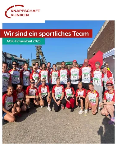 Ein sportliches Team aus den Knappschaft Kliniken Vest hat in diesem Jahr erneut beim AOK-Firmenlauf in Oer-Erkenschwick teilgenommen.

Bei sommerlichen Temperaturen legten die Läuferinnen und Läufer eine Strecke von 5,1 Kilometer rund um die Zeche Ewald Fortsetzung in Oer-Erkenschwick zurück. Schneller Läufer aus dem Team der Knappschaft Kliniken Vest war Dr. Torsten Herzog, Chefarzt der Klinik für Allgemein- und Viszeralchirurgie. Mit einer Laufzeit von 20:26 Minuten landete er unter rund 2000 teilnehmenden Läufern auf Platz 16. Zweitschneller Läufer war Yauheni Kishkurno mit einer Laufzeit von 21:03 Minuten. Svenja Fritsch war die Drittschnellste mit einer Laufzeit von 24:59 Minuten.

<a href='https://www.facebook.com/watch/hashtag/knappschaftkliniken' target='_blank'>#knappschaftkliniken</a>
<a href='https://www.facebook.com/watch/hashtag/knappschaftklinikenvest' target='_blank'>#knappschaftklinikenvest</a>
<a href='https://www.facebook.com/watch/hashtag/knappschaftklinikenrecklinghausen' target='_blank'>#knappschaftklinikenrecklinghausen</a>
<a href='https://www.facebook.com/watch/hashtag/knappschaftklinikenparacelsusmarl' target='_blank'>#knappschaftklinikenparacelsusmarl</a>
<a href='https://www.facebook.com/watch/hashtag/aokfirmenlauf' target='_blank'>#aokfirmenlauf</a>
<a href='https://www.facebook.com/watch/hashtag/wirsindeinteam' target='_blank'>#wirsindeinteam</a>