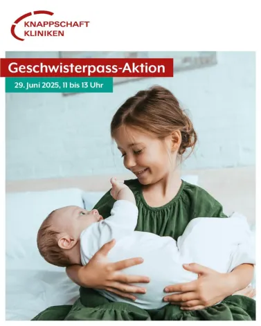 Wenn eine Familie ein zweites Kind erwartet, dann ist das nicht nur eine spannende Zeit für die Eltern, sondern auch für das Geschwisterkind. Um Ihr Kind auf sein Geschwisterchen vorzubereiten, bietet die Elternschule der Knappschaft Kliniken Paracelsus Marl einen Geschwisterkurs an. Teilnehmen dürfen Kinder im Alter von 3 bis 10 Jahren; die Eltern sind ebenfalls herzlich willkommen.

Die Kinder dürfen an diesem Vormittag erleben, wie es sich anfühlt, plötzlich der große Bruder oder die große Schwester zu sein. Mithilfe von Babypuppen, Babywaage, Badewanne und Tummy Tub dürfen die jungen Teilnehmer ausprobieren, wie man ein Baby badet, sie erfahren, was es zum Leben braucht und wie man mit dem kleinen Geschwisterchen spielen kann. Am Ende werden alle Kinder mit einem Geschwisterpass ausgezeichnet.

Ziel des Kurses ist es, Geschwisterkinder bei den Vorbereitungen für das neue Baby miteinzubeziehen. Auf spielerische Art und Weise soll Freude auf das neue Geschwisterchen geweckt und gleichzeitig Raum für Fragen gegeben werden.

Der nächste Kurs findet am Sonntag, 29. Juni 2025 von 11.00 bis 13.00 Uhr statt. Treffpunkt ist die Frauenklinik-Gynäkologische Ambulanz in der Eingangshalle der Knappschaft Kliniken Paracelsus Marl.

Weitere Termine finden am 24. August und am 5. Oktober statt. 

Die Kursleitung übernimmt Gesundheits- und Kinderkrankenpflegerin Laura Böhmer. Die Kosten betragen 5,00 Euro pro Kind. Interessierte melden ihr Kind bitte an unter der Tel. 02365 90-2453.

<a href='https://www.facebook.com/watch/hashtag/knappschaftklinikenparacelsusmarl' target='_blank'>#knappschaftklinikenparacelsusmarl</a> <a href='https://www.facebook.com/watch/hashtag/geburtsstation' target='_blank'>#geburtsstation</a> <a href='https://www.facebook.com/watch/hashtag/geschwister' target='_blank'>#geschwister</a> <a href='https://www.facebook.com/watch/hashtag/geschwisterliebe' target='_blank'>#geschwisterliebe</a> <a href='https://www.facebook.com/watch/hashtag/geburt' target='_blank'>#geburt</a> <a href='https://www.facebook.com/watch/hashtag/bruder' target='_blank'>#bruder</a> <a href='https://www.facebook.com/watch/hashtag/schwester' target='_blank'>#schwester</a> <a href='https://www.facebook.com/watch/hashtag/aktionstag' target='_blank'>#aktionstag</a>