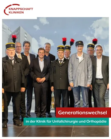 🤝 Generationswechsel in der Klinik für Unfallchirurgie und Orthopädie: Am vergangenen Mittwoch wurde Prof. Dr. Rüdiger Smektala als langjähriger Direktor der Klinik für Unfallchirurgie und Orthopädie am Universitätsklinikum der Knappschaft Kliniken feierlich verabschiedet und sein Nachfolger Priv.-Doz. Dr. Sascha Beck als neuer Chefarzt offiziell begrüßt. 

🏣 1996 übernahm Smektala die Aufgabe als Direktor der neu gegründeten Klinik für Unfallchirurgie und Orthopädie im damaligen Knappschaftskrankenhaus Bochum-Langendreer. Unter seiner Führung wurde die Klinik auf- und ausgebaut: „Unser Auftrag war und ist es, die Medizin für die Menschen, die uns anvertraut wurden, besser zu machen.“ 

👨⚕️ Als neuer Chefarzt nahm Priv.-Doz. Dr. Sascha Beck die Herausforderung mit großem Respekt an. Beck betonte ebenfalls, dass es nicht auf den Chefarzt alleine ankomme, sondern das gesamte Team den Unterschied mache. Er freue sich darauf mit diesem die Klinik weiterzuentwickeln – im Sinne der Patienten und der Mitarbeitenden. 

<a href='https://www.instagram.com/explore/tags/KnappschaftKliniken/' target='_blank'>#KnappschaftKliniken</a> <a href='https://www.instagram.com/explore/tags/Universitätsklinikum/' target='_blank'>#Universitätsklinikum</a> <a href='https://www.instagram.com/explore/tags/Bochum/' target='_blank'>#Bochum</a> <a href='https://www.instagram.com/explore/tags/Unfallchirurgie/' target='_blank'>#Unfallchirurgie</a> <a href='https://www.instagram.com/explore/tags/Orthopädie/' target='_blank'>#Orthopädie</a> <a href='https://www.instagram.com/explore/tags/Generationswechsel/' target='_blank'>#Generationswechsel</a>
