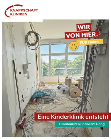 Heute gibt es ein Update zur unserer zukünftigen Kinderklinik in den Knappschaft Kliniken Paracelsus Marl:

Die Bauarbeiten sind längst gestartet. Auf den folgenden Bildern könnt ihr den aktuellen Baufortschritt sehen. Die für die Kinderklinik vorgesehenen Patientenzimmer sind bereits leergezogen und ausgeräumt. Die Wandverkleidungen und das Ständerwerk sind demontiert. Staubschutzwände werden angebracht und alte Türen ausgebaut. Auf dem letzten Bild seht ihr, wie die Klinik vor Beginn der Arbeiten aussah.

In den nächsten Wochen werden unsere Techniker und Handwerker Vollgas geben, damit unsere Patientenzimmer pünktlich zum 1. August 2025 für unsere jüngsten Patientinnen und Patienten bezugsbereit sind.

Entstehen wird in den kommenden Wochen eine Kinderstation mit 15 Betten. Neben der neuen stationären Versorgung, werden zudem Ambulanzsprechstunden angeboten: Termine können im Sommer in den Fachbereichen Orthopädie, Unfallchirurgie, Gastroenterologie, Mund-Kiefer-Gesichtschirurgie und Dermatologie vereinbart werden.

Weitere Infos zur Kinderklinik gibt es demnächst hier für euch auf unserem Kanal.

<a href='https://www.facebook.com/watch/hashtag/knappschaftkliniken' target='_blank'>#knappschaftkliniken</a> <a href='https://www.facebook.com/watch/hashtag/knappschaftklinikparacelsusmarl' target='_blank'>#knappschaftklinikparacelsusmarl</a> <a href='https://www.facebook.com/watch/hashtag/kinderklinikmarl' target='_blank'>#kinderklinikmarl</a> <a href='https://www.facebook.com/watch/hashtag/kinderklinik' target='_blank'>#kinderklinik</a> <a href='https://www.facebook.com/watch/hashtag/neueroeffnung' target='_blank'>#neueroeffnung</a> <a href='https://www.facebook.com/watch/hashtag/kinderundjugendmedizin' target='_blank'>#kinderundjugendmedizin</a>