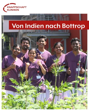 Derzeit sind acht junge Menschen aus Indien bei uns als externe Pflege-Azubis im Einsatz. Sie befinden sich im 2. Ausbildungsdrittel zur Pflegefachkraft an der Bottroper Pflegeakademie WBL und sammeln aktuell drei Monate lang Erfahrungen in den verschiedenen Pflegebereichen unseres Krankenhauses.
In Ihrer Heimat sind die angehenden Pflegekräfte bei der Suche nach Ausbildungsangeboten im Ausland auf die Möglichkeit gestoßen, in Deutschland eine Ausbildung in der Pflege zu machen. Eine Agentur half bei der Vermittlung und der Unterbringung der Auszubildenden in Wohngemeinschaften oder Wohnheimen in Bottrop und Umgebung. Vor dem Start der Ausbildung haben alle einen mehrmonatigen Sprachkurs besucht.
Den theoretischen Teil der Ausbildung absolvieren die Nachwuchskräfte an der Pflegeakademie WBL und sind während der Praxisphasen hauptsächlich in der ambulanten Pflege und der stationären Altenpflege eingesetzt. Wie Pflege in einer Akutklinik aussieht, lernen sie aktuell bei uns. Eng begleitet werden sie dabei von den zentralen Praxisanleitern. 
„Die Ausbildung hier in Deutschland gefällt uns sehr, wir können uns gut vorstellen, auch danach hier zu arbeiten. Die Arbeit hier in den Knappschaft Kliniken Bottrop ist so ganz anders als in der ambulanten Pflege oder im Altenheim, aber es ist sehr interessant und wir fühlen uns hier wohl“, so die einhellige Meinung der acht jungen Inderinnen und Indern. 
Wir wünschen eine schöne und lehrreiche Zeit bei uns und viel Erfolg für den weiteren Ausbildungsverlauf!

<a href='https://www.instagram.com/explore/tags/zukunftpflegebottrop/' target='_blank'>#zukunftpflegebottrop</a> <a href='https://www.instagram.com/explore/tags/kkbottrop/' target='_blank'>#kkbottrop</a> <a href='https://www.instagram.com/explore/tags/pflegeausbildung/' target='_blank'>#pflegeausbildung</a>