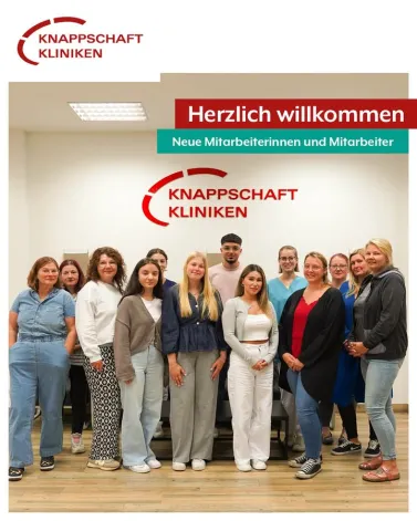 Herzlich willkommen in den Knappschaft Kliniken Vest!

Wir begrüßen insgesamt 17 neue Kolleginnen und Kollegen in unserem Team.

Gemeinsam setzen wir uns für die bestmögliche Versorgung unserer Patientinnen und Patienten ein – schön, dass ihr nun Teil unseres Teams seid!

Auf eine erfolgreiche Zusammenarbeit!

<a href='https://www.facebook.com/watch/hashtag/knappschaftklinikenrecklinghausen' target='_blank'>#knappschaftklinikenrecklinghausen</a> <a href='https://www.facebook.com/watch/hashtag/knappschaftklinikenparacelsusmarl' target='_blank'>#knappschaftklinikenparacelsusmarl</a> <a href='https://www.facebook.com/watch/hashtag/herzlichwillkommen' target='_blank'>#herzlichwillkommen</a> <a href='https://www.facebook.com/watch/hashtag/neuemitarbeiter' target='_blank'>#neuemitarbeiter</a> <a href='https://www.facebook.com/watch/hashtag/gesundheitswesen' target='_blank'>#gesundheitswesen</a>