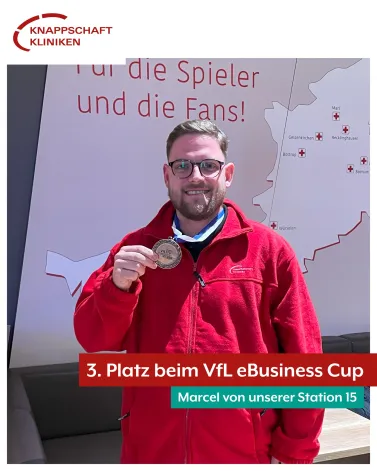 🎮 Gestern waren wir beim ersten VfL eBusiness Cup des <a href='https://www.instagram.com/_u/vflbochum1848/' target='_blank'>@vflbochum1848</a>.official  dabei. Bei dem eSports-Turnier konnten Mitarbeitende der Businesspartner des VfL Bochum 1848 im Fußball auf der Konsole gegeneinander antreten. 

🥉 Marcel von unserer Station 15 konnte sich nach einer grandiosen Gruppenphase mit fünf Siegen den dritten Platz sichern und mit einer Medaille nach Hause gehen. Herzlichen Glückwunsch! 

💪 Wir freuen uns, dass wir bei der Premiere des VfL eBusiness Cups dabei waren und freuen uns schon auf eine Wiederholung im nächsten Jahr! 

<a href='https://www.instagram.com/explore/tags/KnappschaftKliniken/' target='_blank'>#KnappschaftKliniken</a> <a href='https://www.instagram.com/explore/tags/Universitätsklinikum/' target='_blank'>#Universitätsklinikum</a> <a href='https://www.instagram.com/explore/tags/Bochum/' target='_blank'>#Bochum</a> <a href='https://www.instagram.com/explore/tags/esports/' target='_blank'>#esports</a> <a href='https://www.instagram.com/explore/tags/vVfL1848eSports/' target='_blank'>#vVfL1848eSports</a>