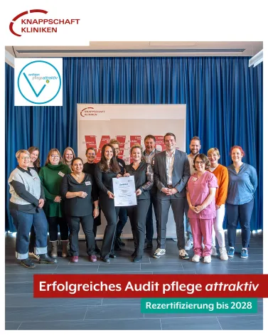 🎉 Zum zweiten Mal haben wir in der letzten Woche das Zertifikat "Pflege attraktiv" erhalten. Dieses Zertifikat ist ein Gütesiegel von PflegeZert, das darauf abzielt, die Arbeitsbedingungen des Pflegepersonals zu verbessern und gleichzeitig die Qualität der Patientenversorgung stetig zu erhöhen. 

💪 In den letzten Monaten haben Mitarbeitende aus verschiedenen Bereichen des Hauses mit viel Engagement und Motivation an der Rezertifizierung gearbeitet und in den jeweiligen Projektgruppen Ideen ausgearbeitet. Für die Zertifizierung wurden von den Teams Projektpläne und Maßnahmenpakete konzipiert. Die Fortschritte der Umsetzung werden jährlich in Überwachungsaudits geprüft. Die Projekte sollen bis 2028 abgeschlossen werden. 

🙌 Wir gratulieren den Projektbeteiligten herzlich zum erfolgreichen Audit und freuen uns, auf drei weitere Jahre "Pflege attraktiv"! 

<a href='https://www.instagram.com/explore/tags/KnappschaftKliniken/' target='_blank'>#KnappschaftKliniken</a> <a href='https://www.instagram.com/explore/tags/Universitätsklinikum/' target='_blank'>#Universitätsklinikum</a> <a href='https://www.instagram.com/explore/tags/Bochum/' target='_blank'>#Bochum</a> <a href='https://www.instagram.com/explore/tags/Pflegeattraktiv/' target='_blank'>#Pflegeattraktiv</a> <a href='https://www.instagram.com/explore/tags/Zertifizierung/' target='_blank'>#Zertifizierung</a>