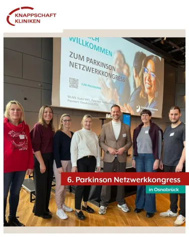 Am vergangenen Wochenende hat in Osnabrück der 6. Parkinson Netzwerkkongress stattgefunden. 🧠

Prof. Dr. Carsten Eggers, Chefarzt der Neurologie, ist gemeinsam mit seinem Osnabrücker Kollegen Prof. Warnecke im Vorstand des Parkinson Netzwerke Deutschland e.V., der den Tag veranstaltet hat. 

In diesem Jahr durfte sich der Kongress über rund 400 Teilnehmende aus den Bereichen Ärzte, Pflege, Therapeuten und Selbsthilfe freuen. In spannenden Vorträgen und Workshops hatten sie die Möglichkeit, sich zu den verschiedenen Aspekten der Parkinson-Erkrankung fortzubilden. 💡 Von den Knappschaft Kliniken Bottrop und als Mitglieder des Parkinson Netzes Ruhr Nord waren sechs Teilnehmende dabei (v.l.n.r.) 📸: Stefanie Brüninghoff, Hannah Tegelkamp, Verena Grunwald, Susanne Nierhoff, Prof. Dr. Carsten Eggers, Anke Windhüfel, Lars Ehling.

<a href='https://www.instagram.com/explore/tags/parkinsonnetzwerk/' target='_blank'>#parkinsonnetzwerk</a> <a href='https://www.instagram.com/explore/tags/parkinson/' target='_blank'>#parkinson</a> <a href='https://www.instagram.com/explore/tags/medizin/' target='_blank'>#medizin</a> <a href='https://www.instagram.com/explore/tags/kongress/' target='_blank'>#kongress</a> <a href='https://www.instagram.com/explore/tags/neurologie/' target='_blank'>#neurologie</a> <a href='https://www.instagram.com/explore/tags/kkbottrop/' target='_blank'>#kkbottrop</a> <a href='https://www.instagram.com/explore/tags/knappschaftkliniken/' target='_blank'>#knappschaftkliniken</a>